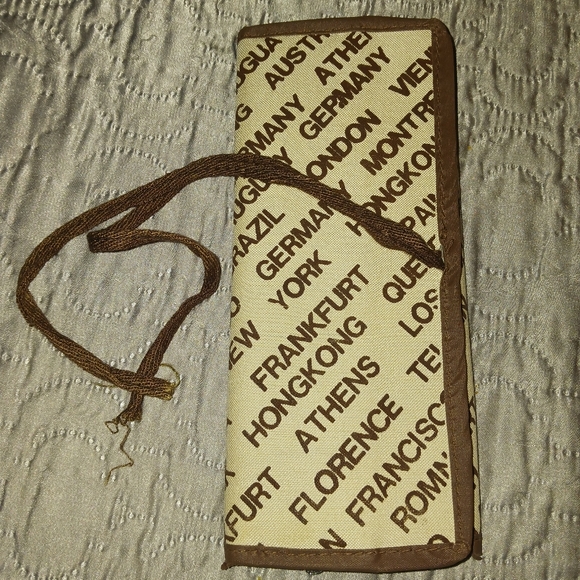 NWOT! The World Traveler Jewelry Wallet - Picture 4 of 14